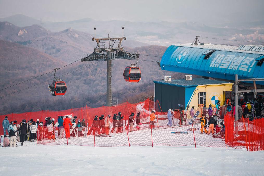 Analysis of the Impact of the Rise of Experience Economy on Consumer Sector Investments