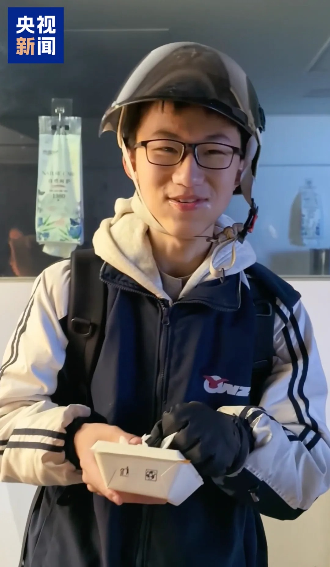 “如果你没吃过杨叔的蛋包里脊,人生就会有遗憾!” - 新华网客户端