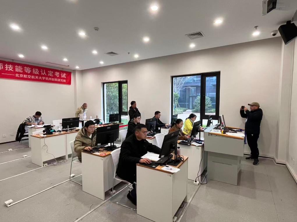 AI解锁职业新空间——走进人工智能训练师“孵化地” - 新华网