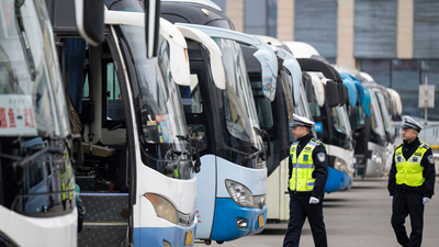 湖北武汉：检查车辆 备战春运