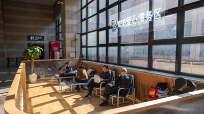 在“036候车室”感受“归途有光”