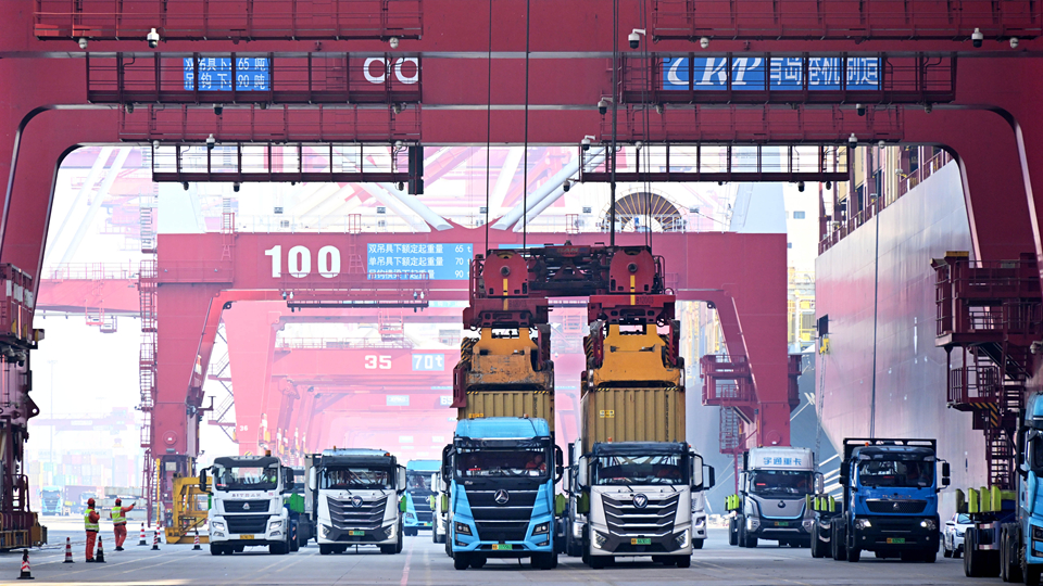 新春走基层丨山东港口青岛港：春节会战“马力全开”