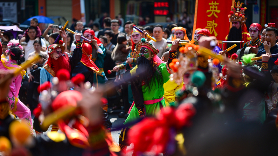 新春走基层丨广东普宁：英歌起舞闹新春