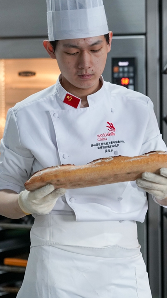 匠心逐梦丨千揉百炼 把热爱“烘”出麦香