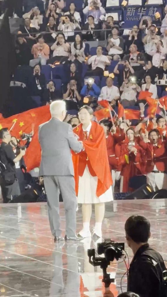 中国选手何晓嫚获世界技能大赛大奖