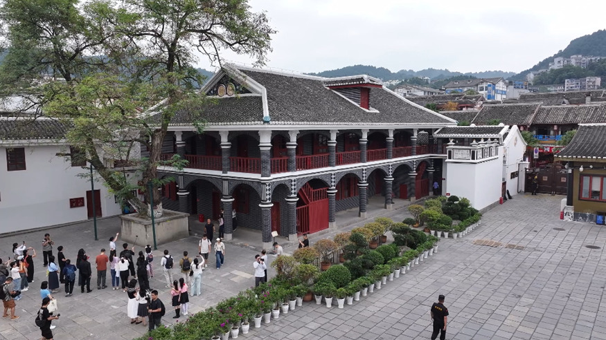 “转折之城” 长征故事代代传