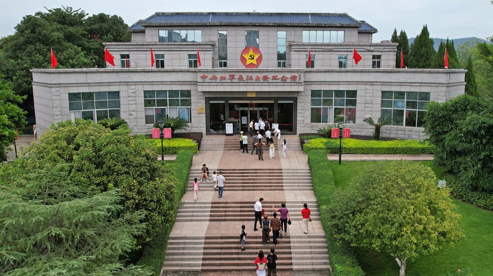 红星照耀中国丨长征出发地的新长征