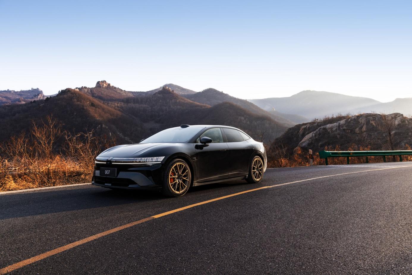 极氪焕新7系正式上市 001五周年纪念版同步限量发售_商业头条网