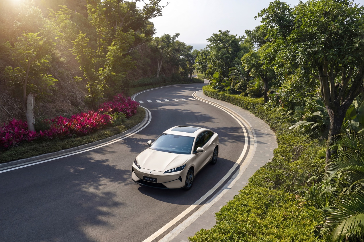 领汇e7上市售价9.58万起 搭载第二代刀片电池及闪充技术插图3 领汇e7上市售价9.58万起 搭载第二代刀片电池及闪充技术插图3