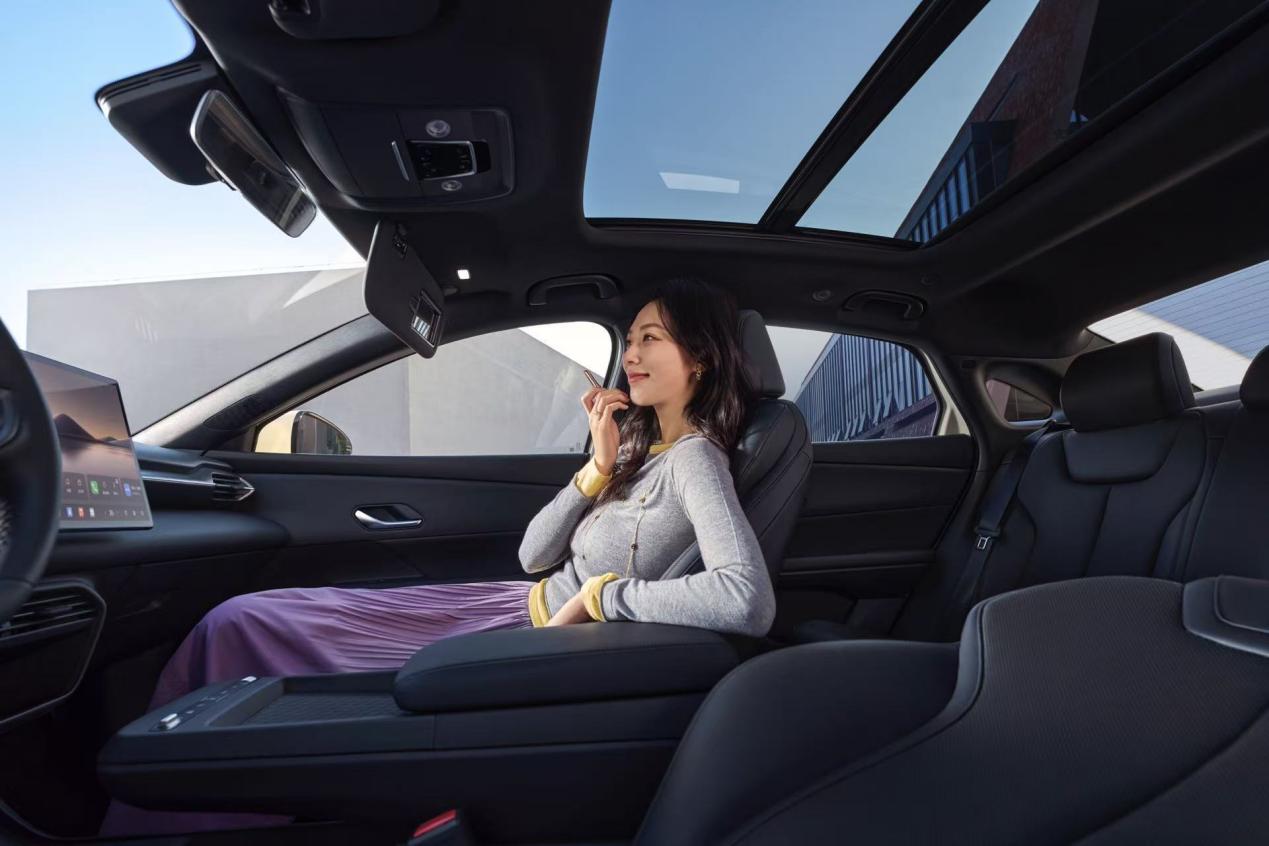 领汇e7上市售价9.58万起 搭载第二代刀片电池及闪充技术插图2 领汇e7上市售价9.58万起 搭载第二代刀片电池及闪充技术插图2