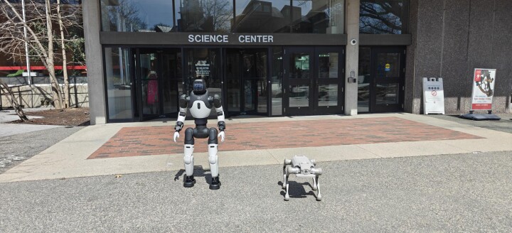 法拉第未来AI-Robotics联席CEO陈喆在哈佛大学科学中心演讲并展示具身智能机器人插图1 法拉第未来AI-Robotics联席CEO陈喆在哈佛大学科学中心演讲并展示具身智能机器人插图1