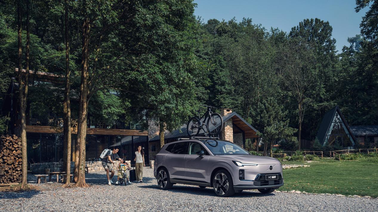 沃尔沃全新XC70  99周年感恩版正式上市  限时价24.99万元起插图2