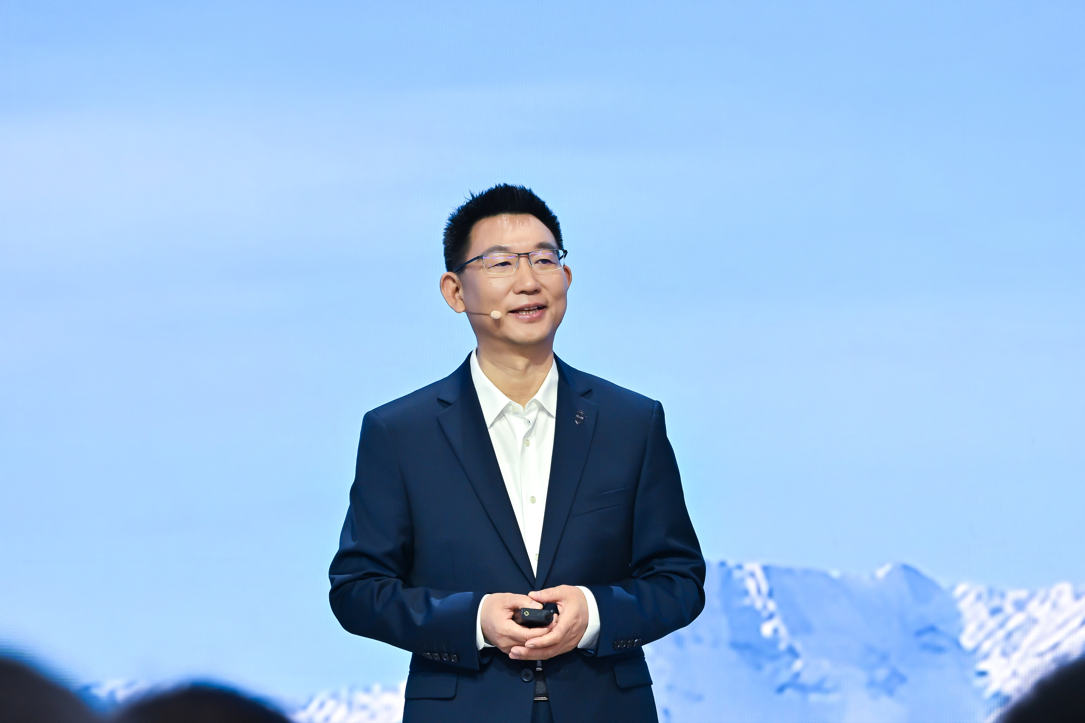 赛力斯何利扬：AI驱动魔方技术平台持续演进  引领高端出行_商业头条网