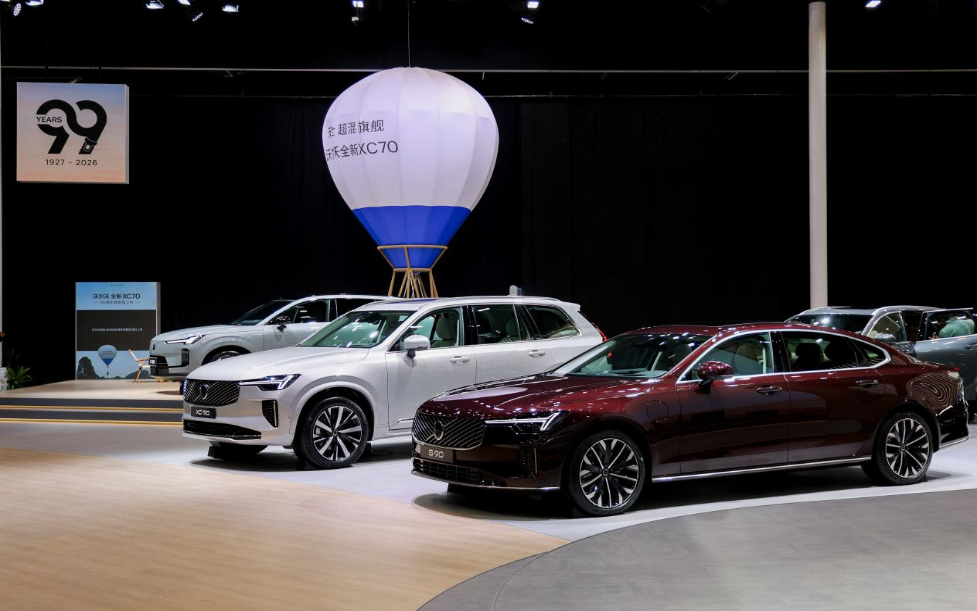 北京车展沃尔沃汽开启99周年感恩季：EM90  2027款焕新上市插图3