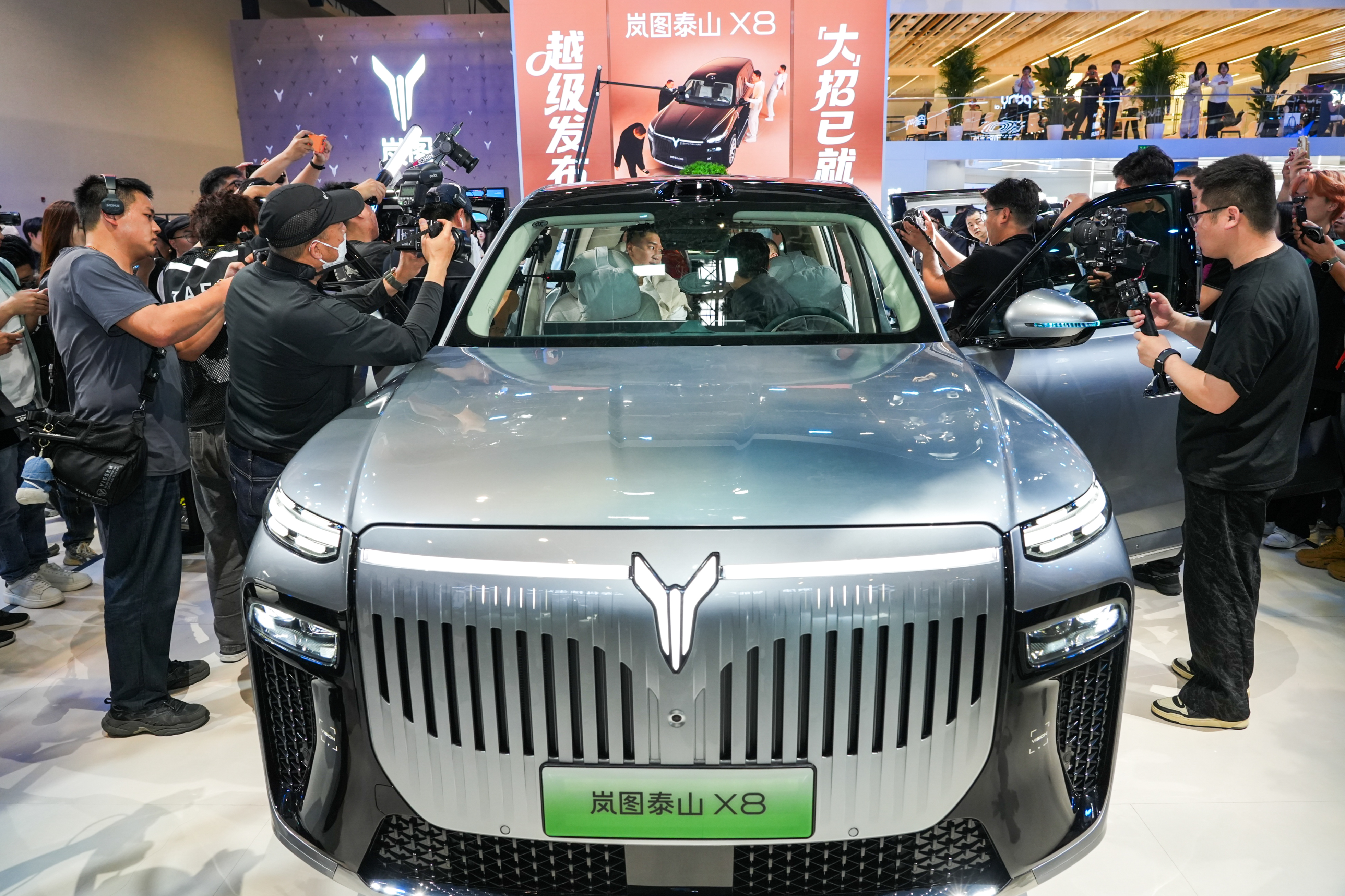 “乘风向上”的岚图闪耀北京车展：开启纯电战略新阶段与全球化三大行动插图3