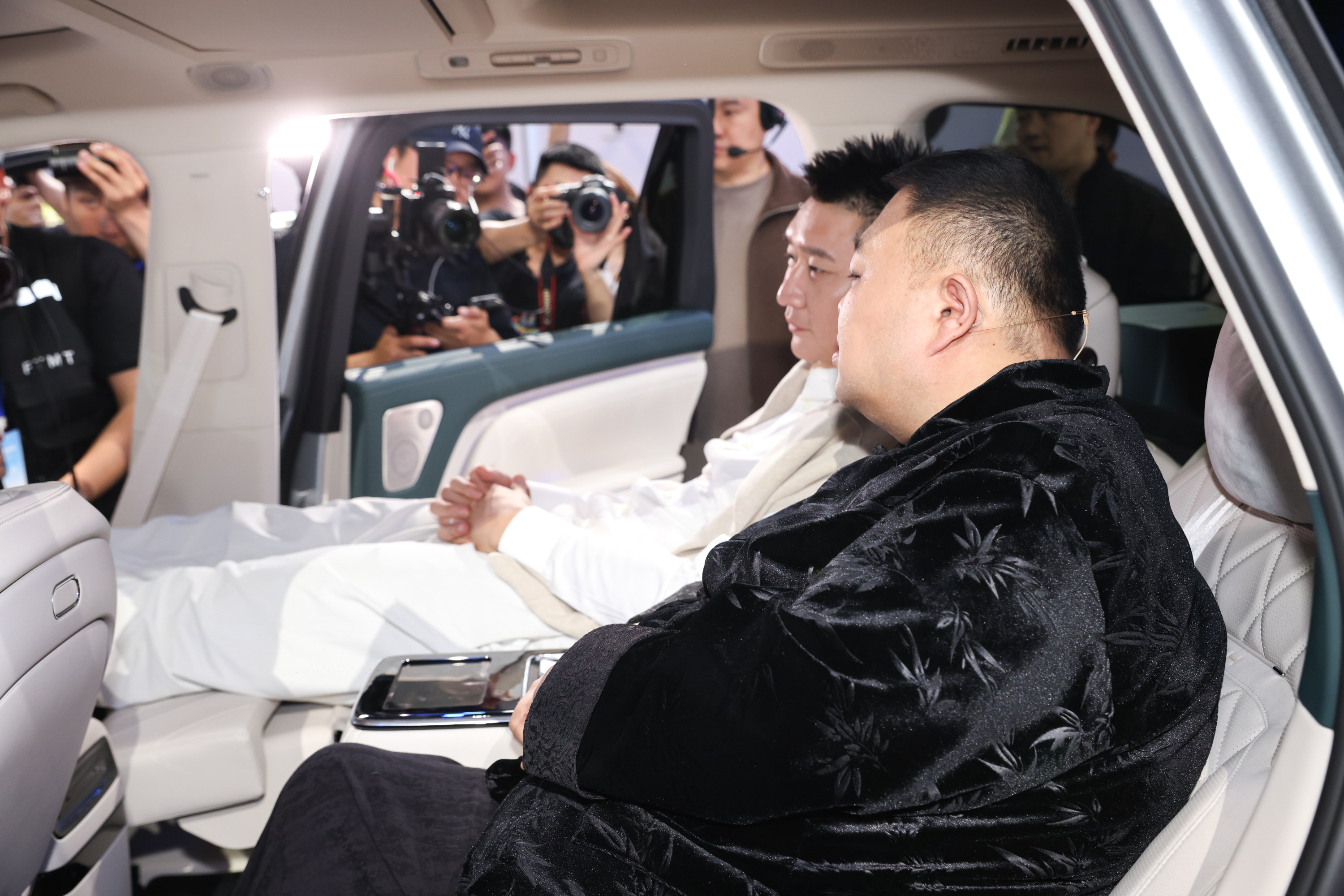 “乘风向上”的岚图闪耀北京车展：开启纯电战略新阶段与全球化三大行动插图2