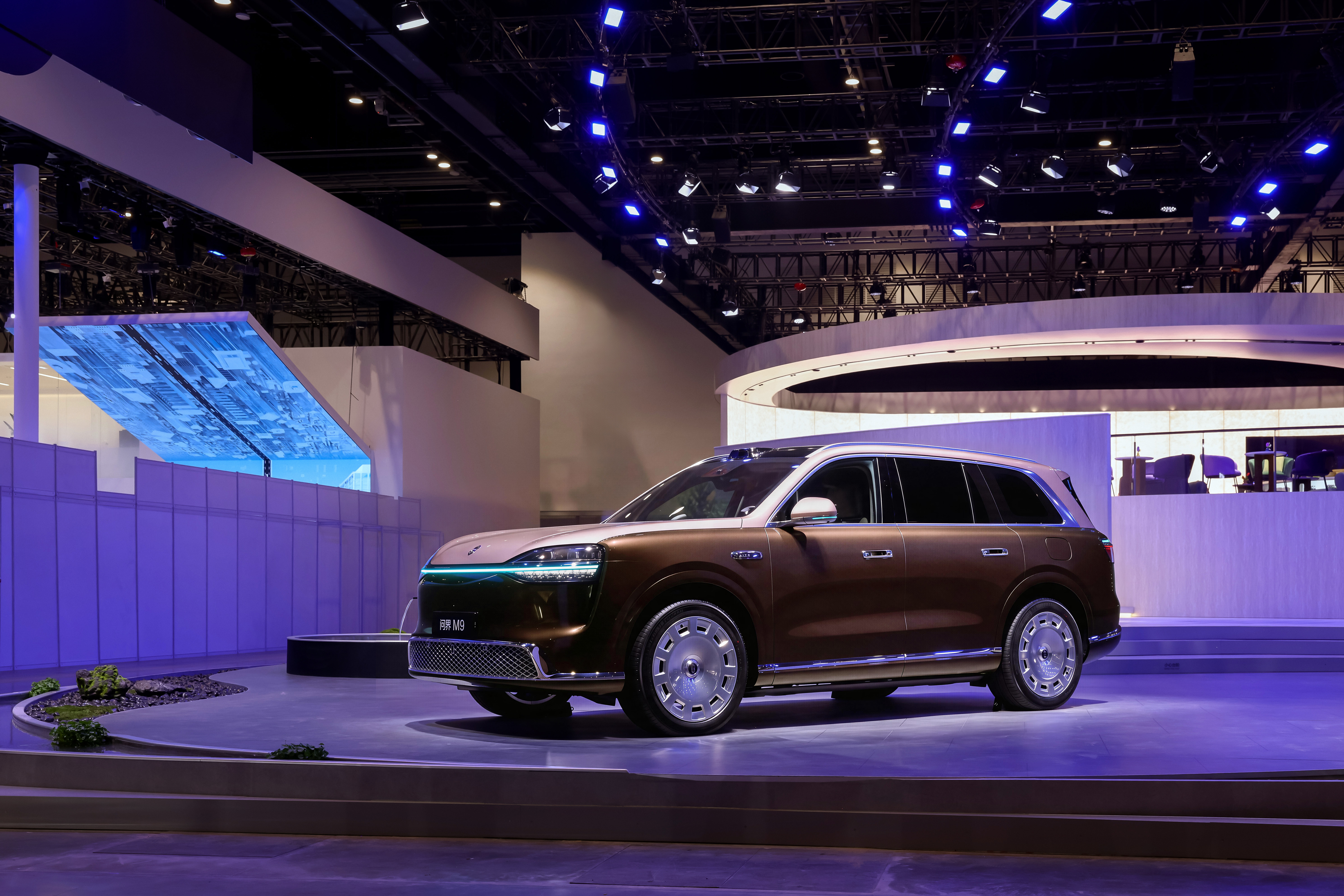 “五界协同 规模增大”鸿蒙智行王牌阵容亮相北京车展插图2