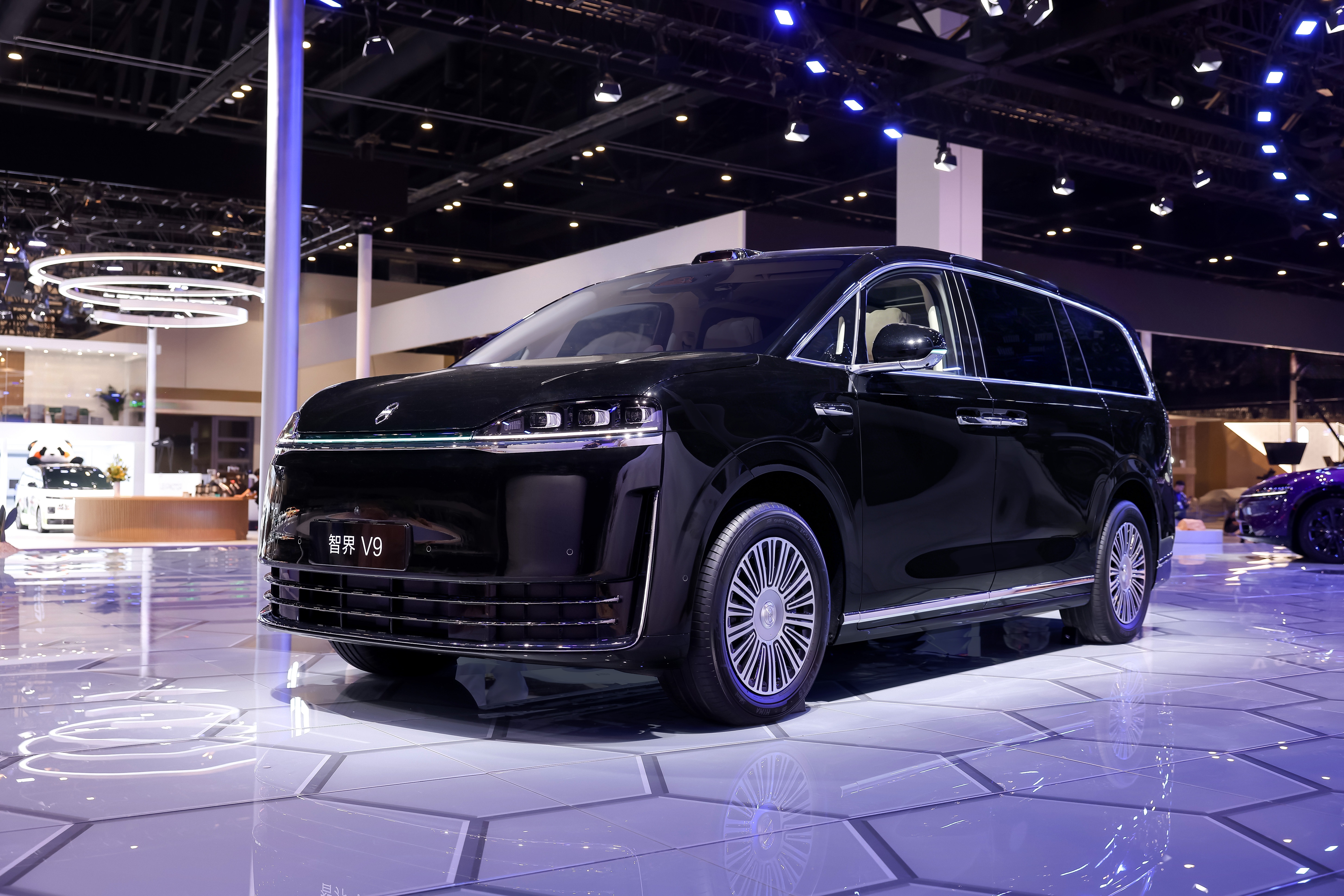 “五界协同 规模增大”鸿蒙智行王牌阵容亮相北京车展插图4