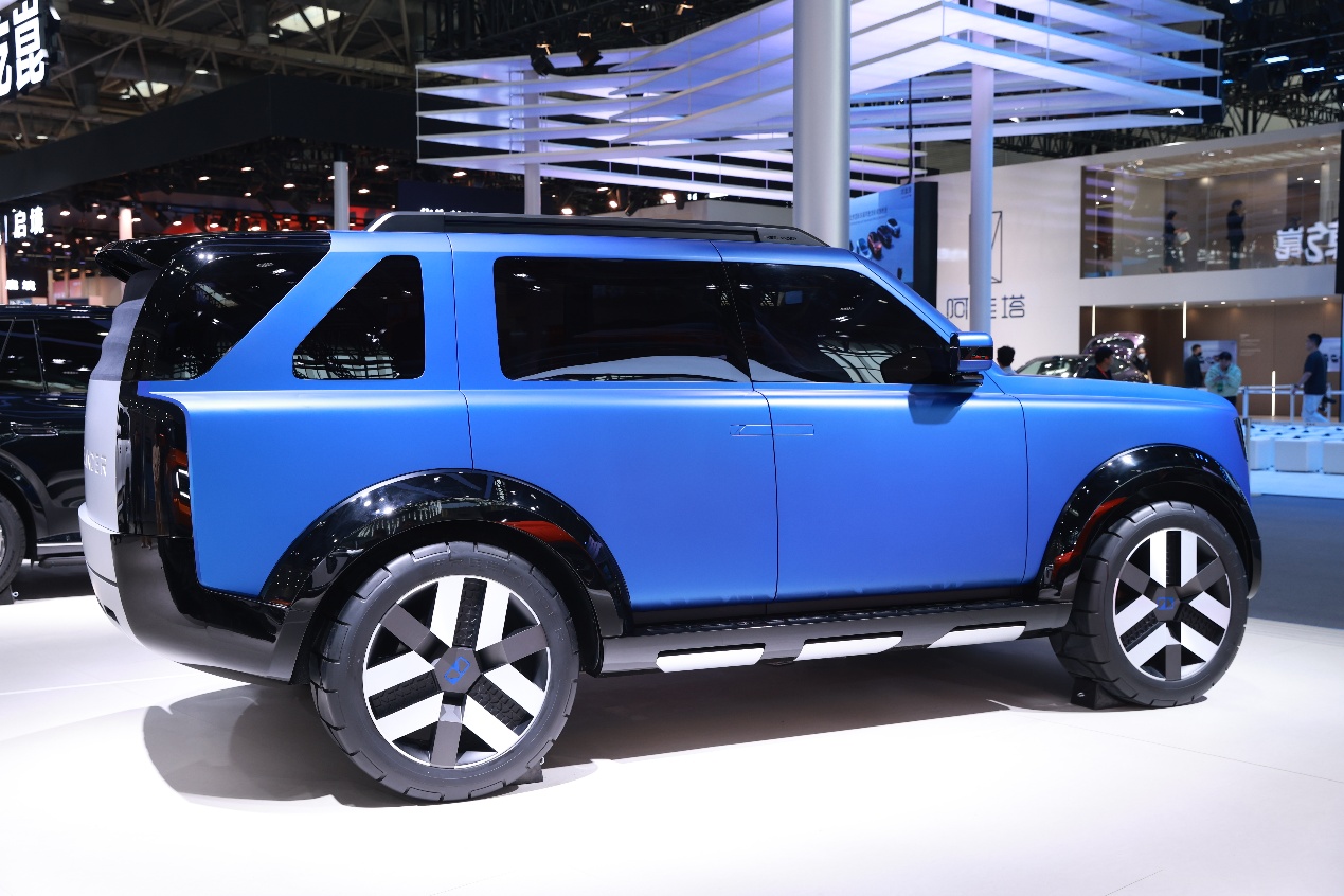 FREELANDER神行者亮相北京车展华为乾崑展台  全系标配乾崑智驾ADS5.0插图3