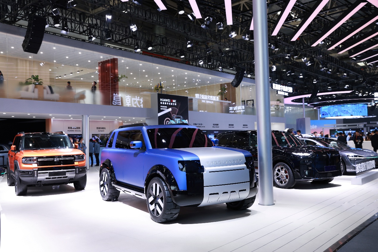 FREELANDER神行者亮相北京车展华为乾崑展台  全系标配乾崑智驾ADS5.0插图2