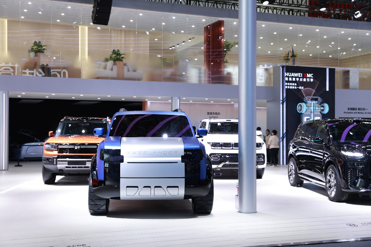 FREELANDER神行者亮相北京车展华为乾崑展台  全系标配乾崑智驾ADS5.0_商业头条网