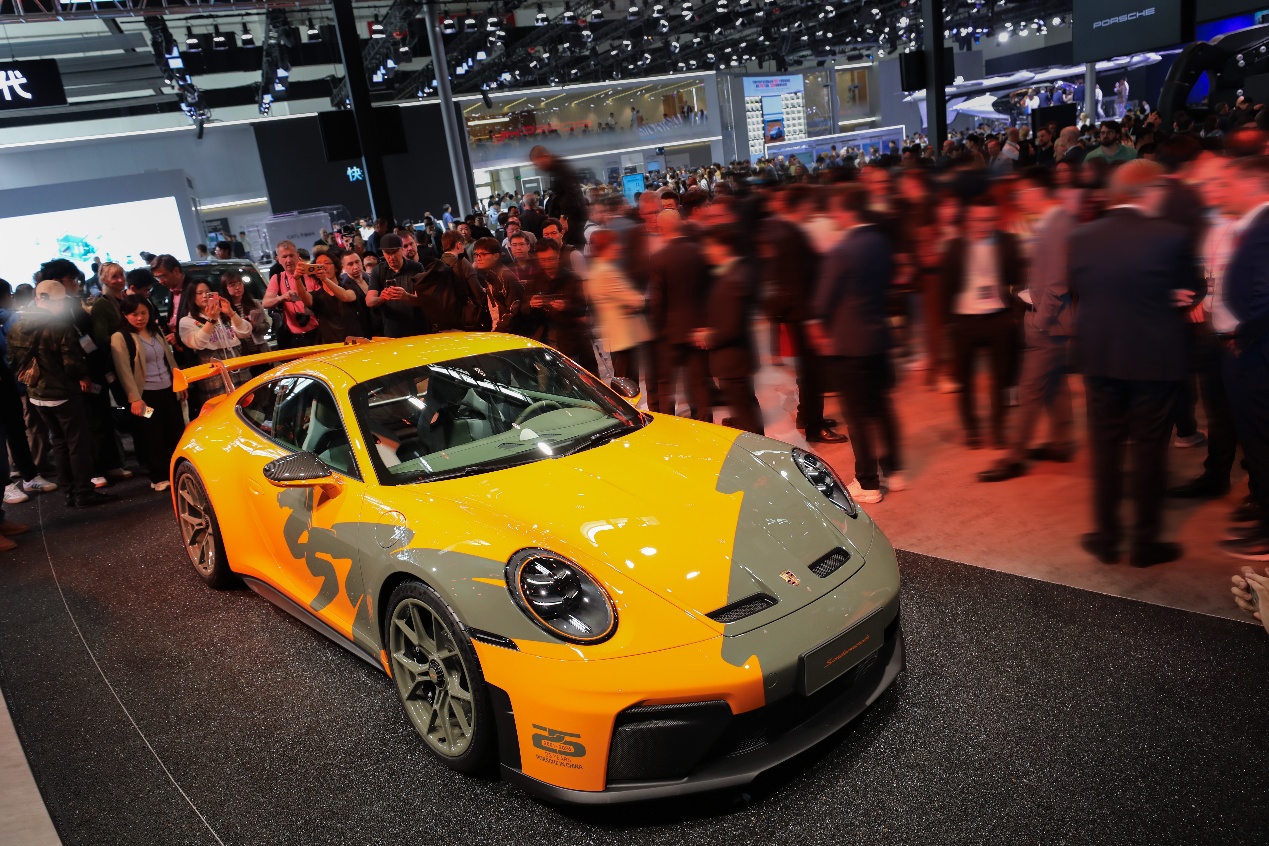 以耐力赛精神深耕中国 保时捷携全球首发新车与传奇赛车亮相北京车展插图4