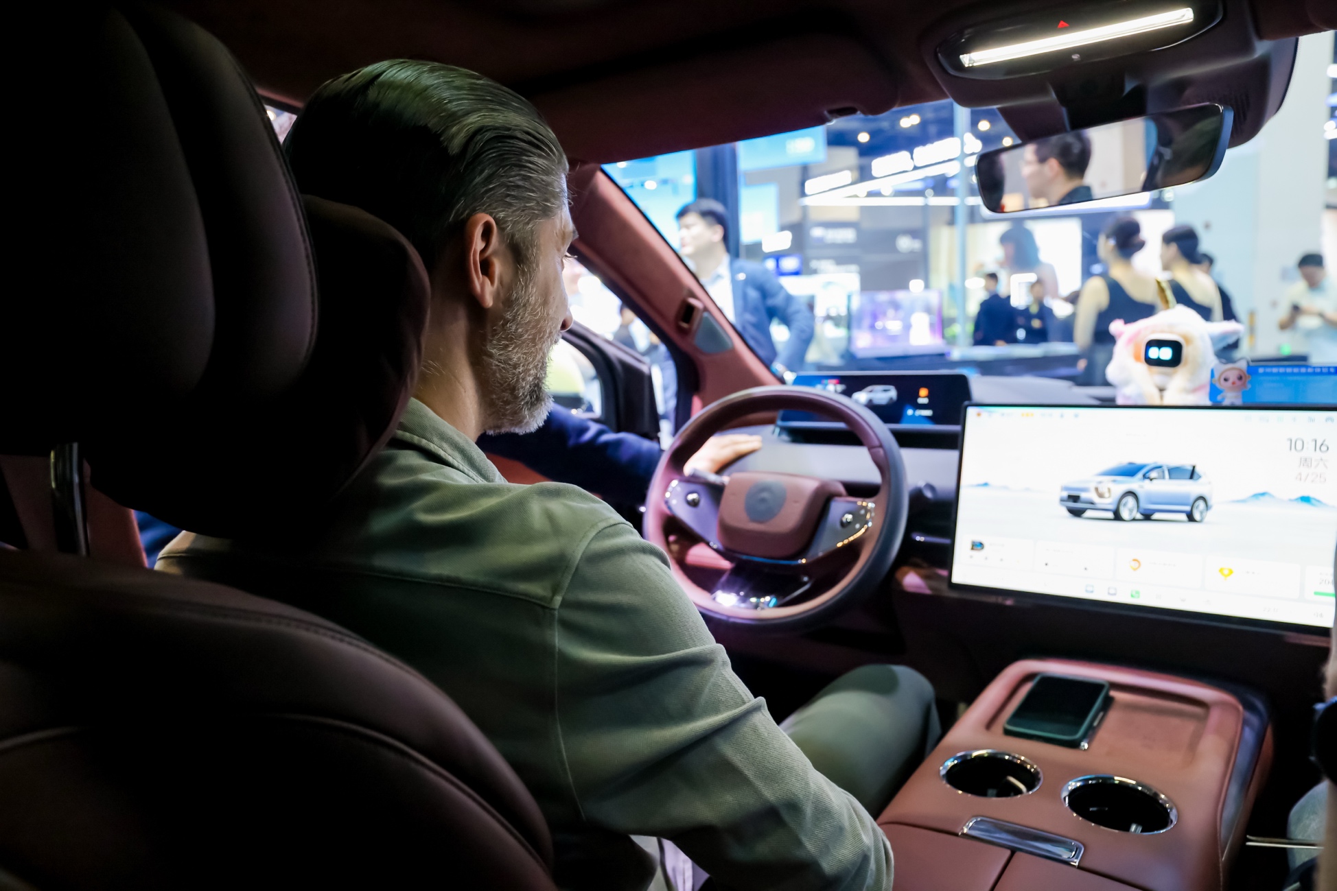 科大讯飞携“星火新一代多模态智能座舱”亮相2026北京车展插图3