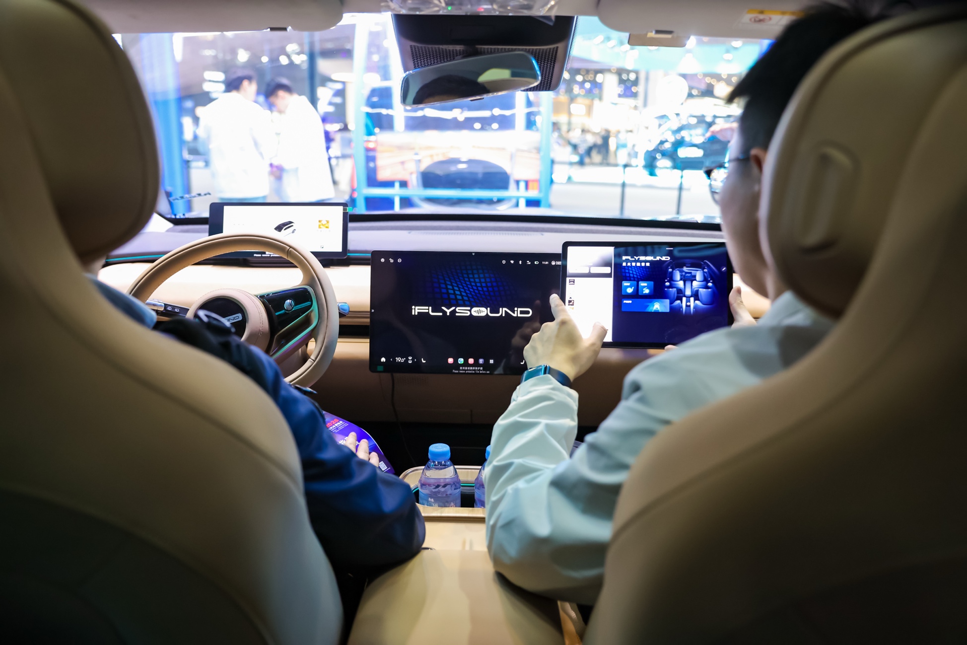 科大讯飞携“星火新一代多模态智能座舱”亮相2026北京车展插图2