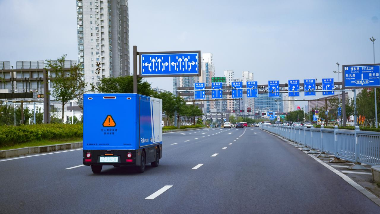 Momenta Robovan落地苏州 推动世界模型加速进入无人配送_商业头条网
