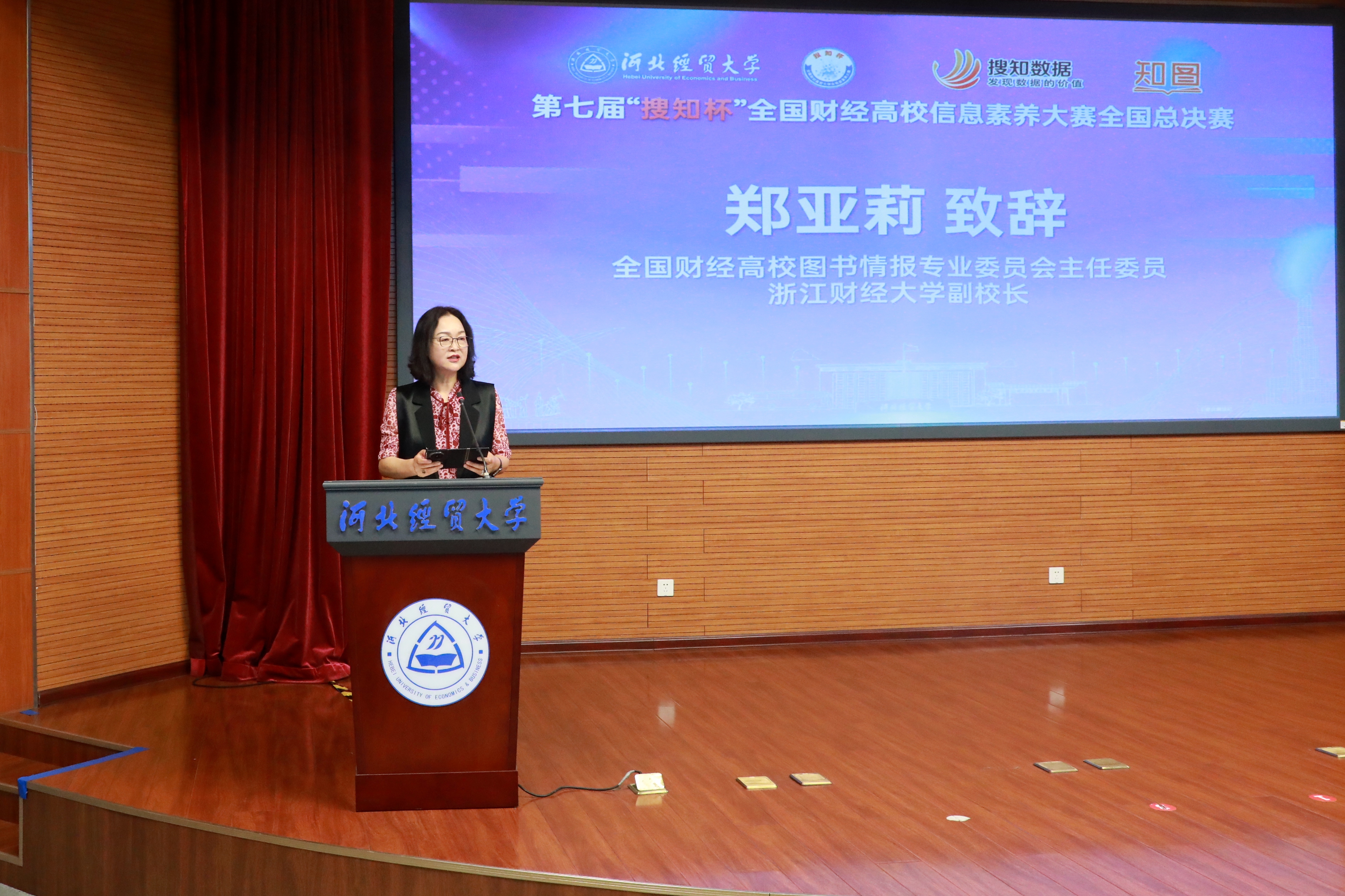 郑亚莉.JPG 郑亚莉.JPG