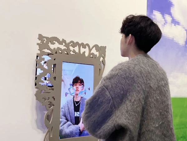 中央美术学院美术馆举行“虚拟首饰展”-新华网