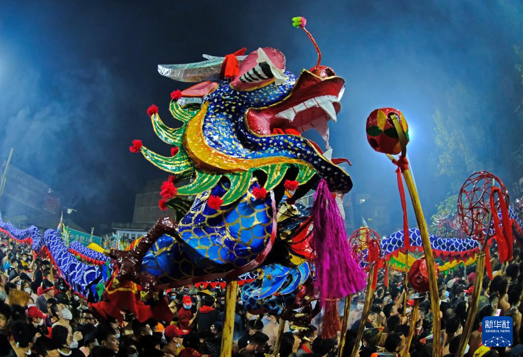 首页>文化>正文>6969新华社记者 周华 摄6969宾阳炮龙节是