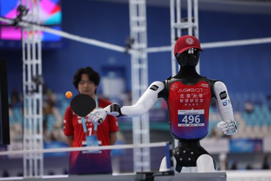 第二届世界人形机器人运动会HOPE AI自主决策乒乓球赛事收官北京大学智源研究院联合战队夺冠