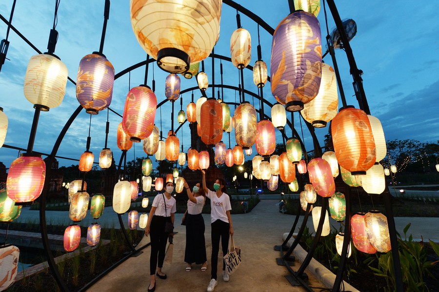 Asia Album: Enjoying visual feast in Thailand's lantern festival - Xinhua
