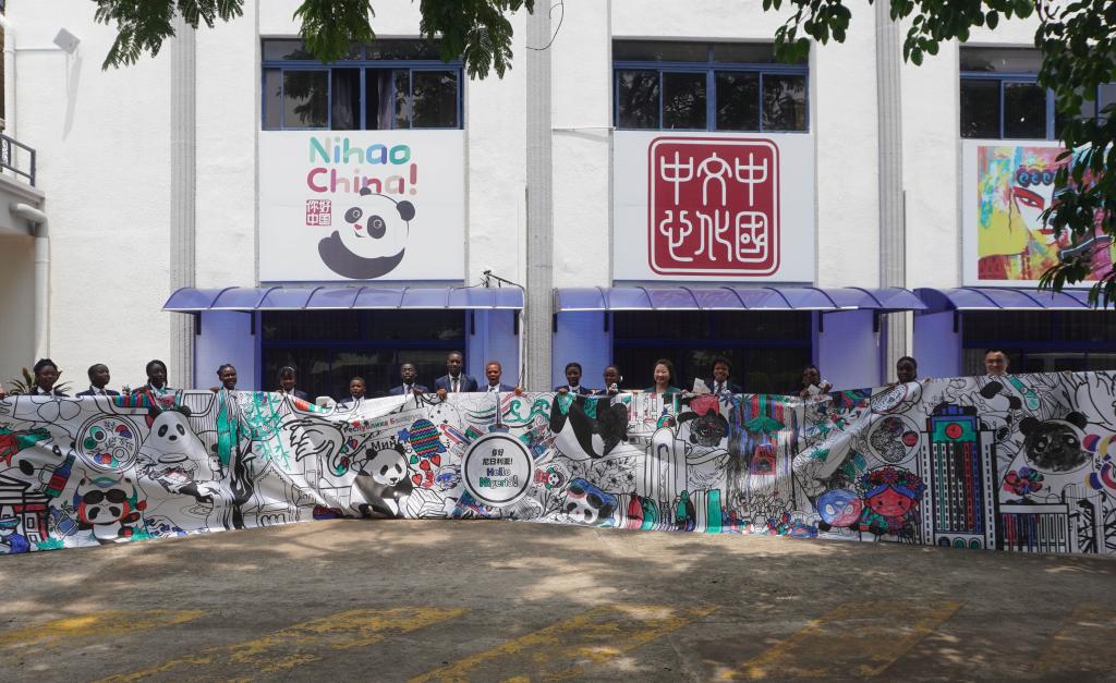 大熊猫主题互动体验展促中尼青少年文化交流_商业头条网