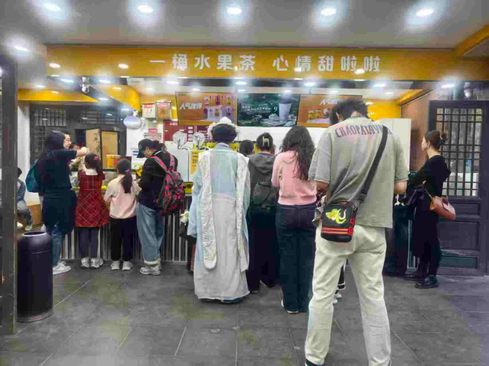 清明假期 甜啦啦部分景区及门店业绩环比增长超600%插图1