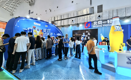 红星二锅头亮相第六届消博会—— 守非遗匠心焕年轻潮力 彰显老字号创新风采插图1