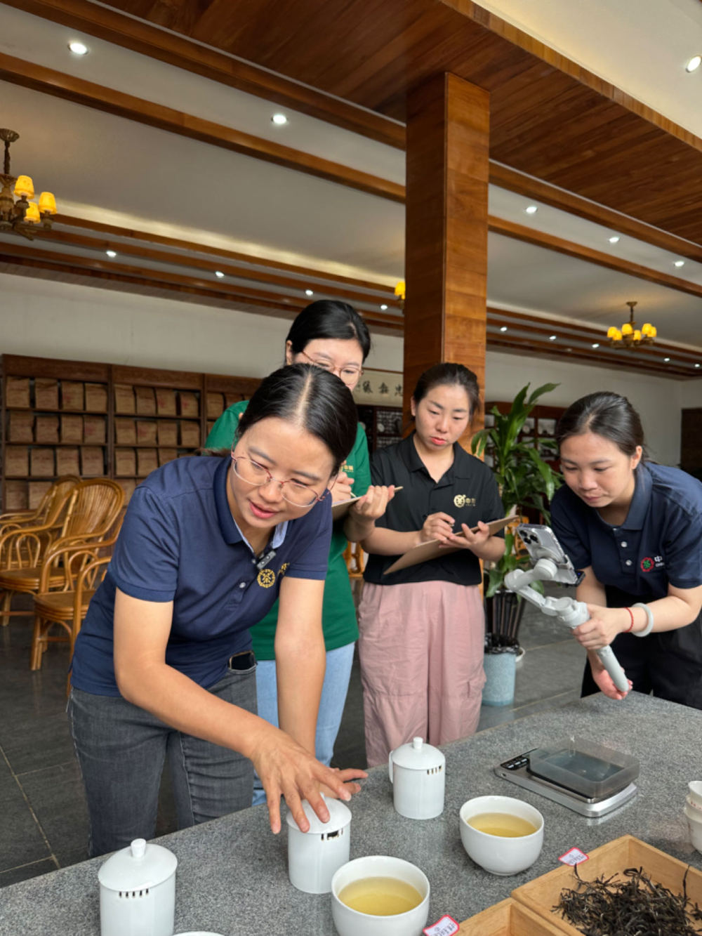 王燕：一位中茶员工的全国五一劳动奖章匠心之路插图1