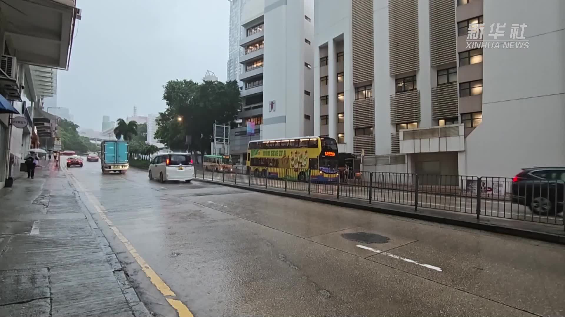 香港天文台发出黑色暴雨警告信号