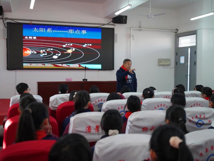 &ldquo;一片星空&rdquo;映兰考 科学火种续精神