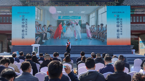 手拉手亲子共成长