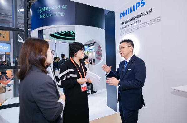 守创新让世界更美好 昕诺飞携“照明黑科技”闪亮进博会