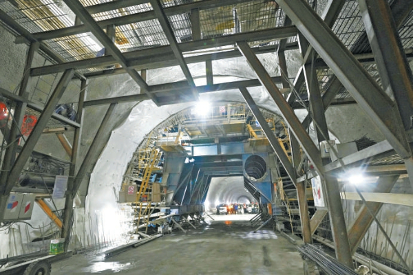 108新线高速打通首条隧道 长达1760米 采用双向四车道