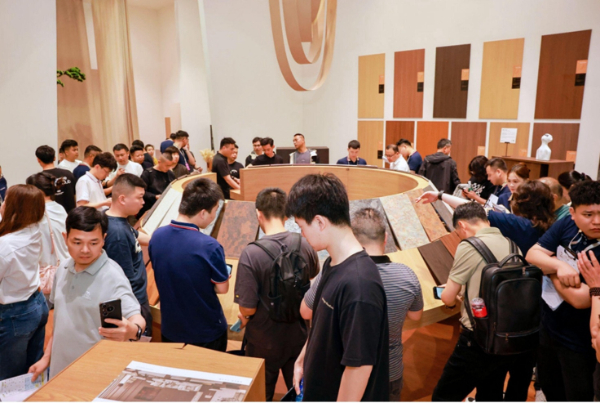 新港以科技美学双轮驱动 探索“好房子”家居材料新路径