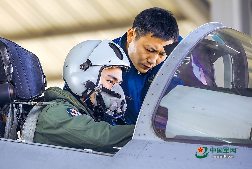 云端出击——空军航空兵某旅训练影像