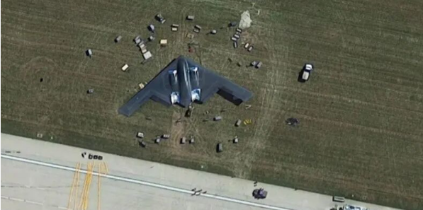 美军宣布：一架因事故受损的B-2隐形轰炸机修复完毕，重返一线服役