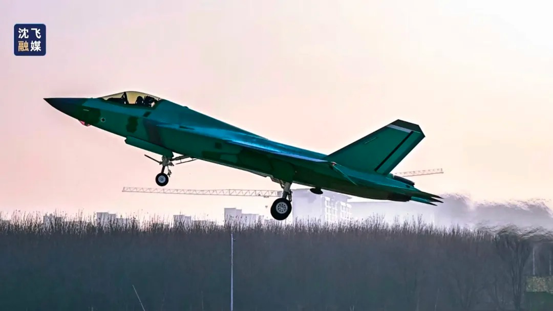 歼-35新年第一飞！试飞机为何是“绿皮机”？
