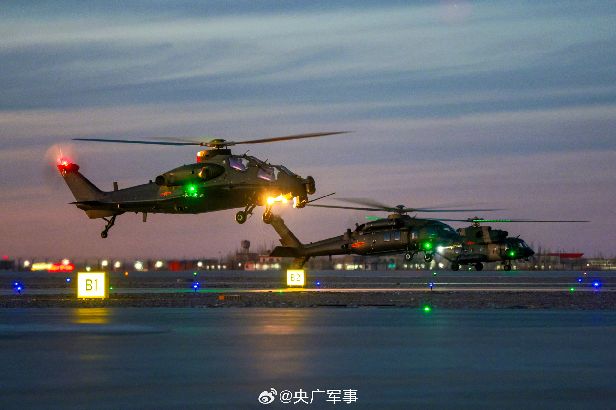 大场面！陆军多型直升机高原飞行训练