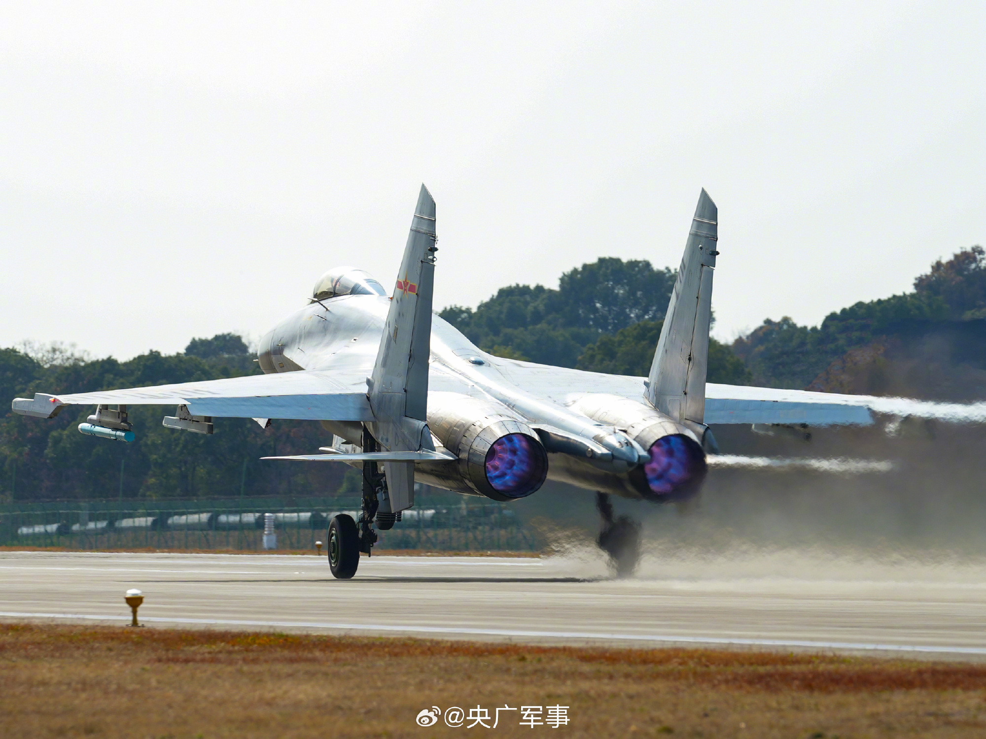 直指苍穹！空军战机飞行训练硬核瞬间