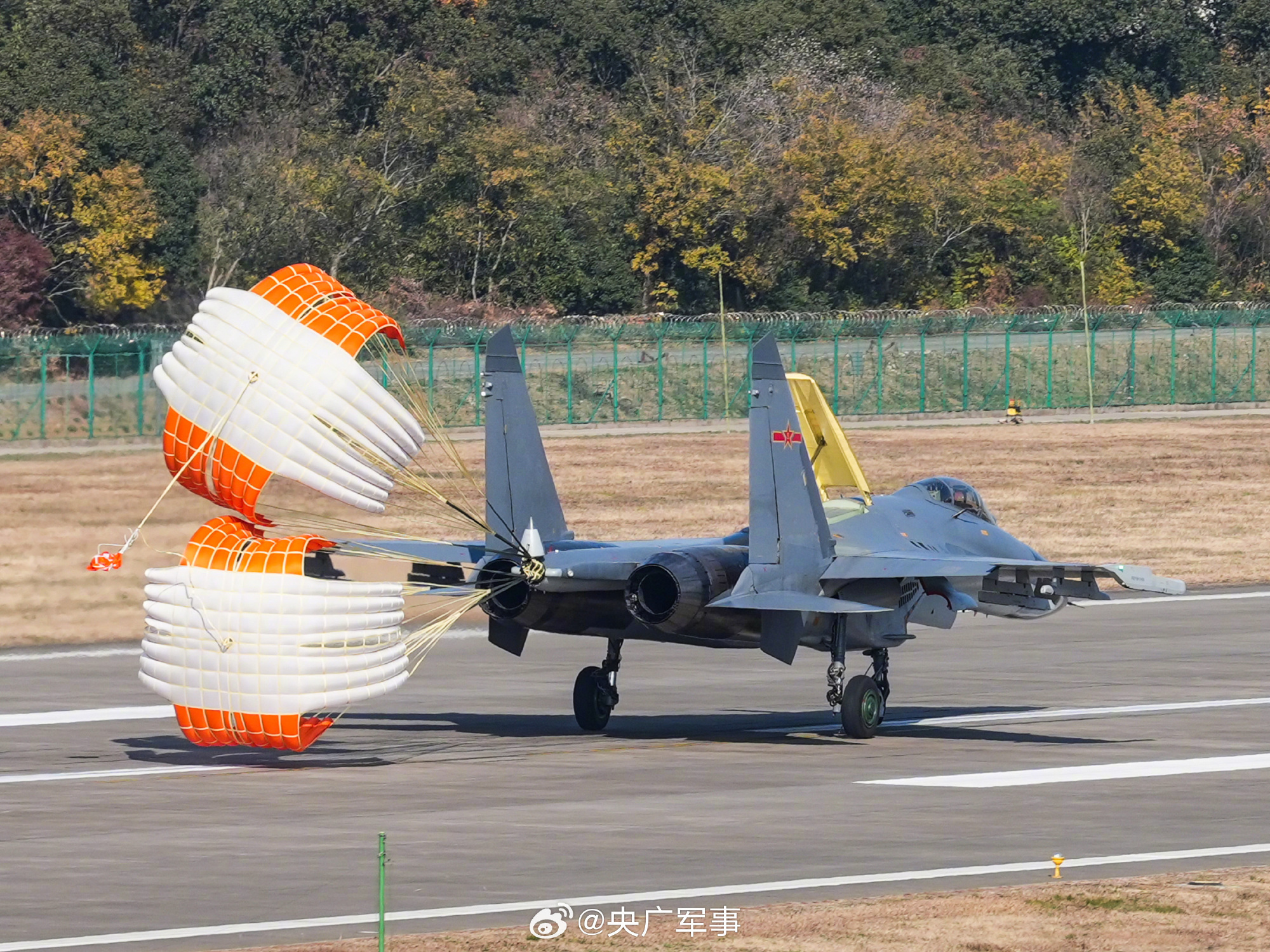 直指苍穹！空军战机飞行训练硬核瞬间